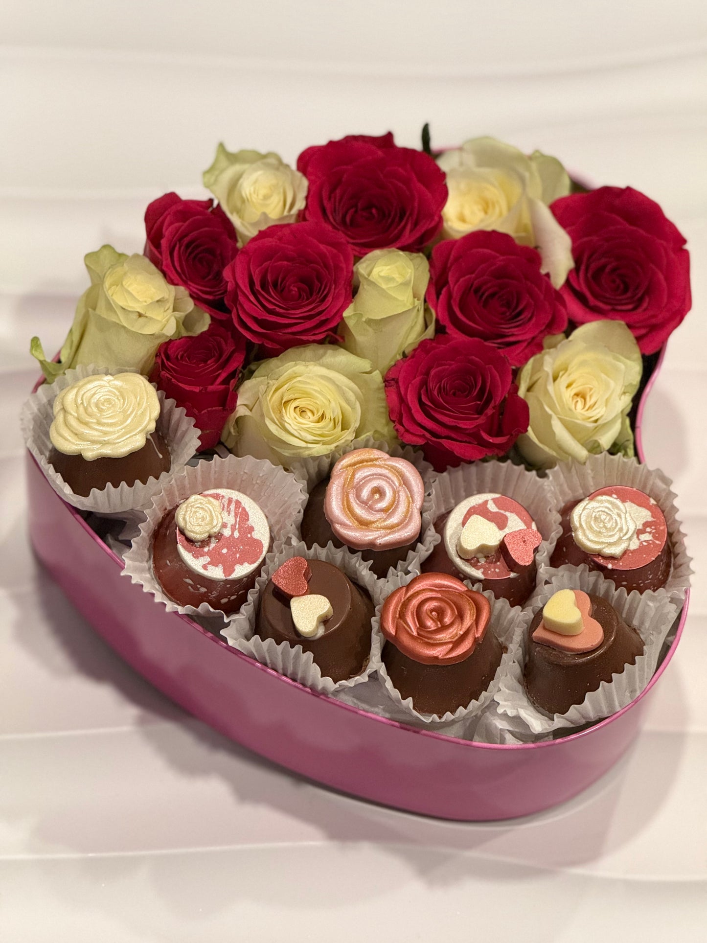 Valentine's Heart Box - Roses & Dubai Chocolate Cups