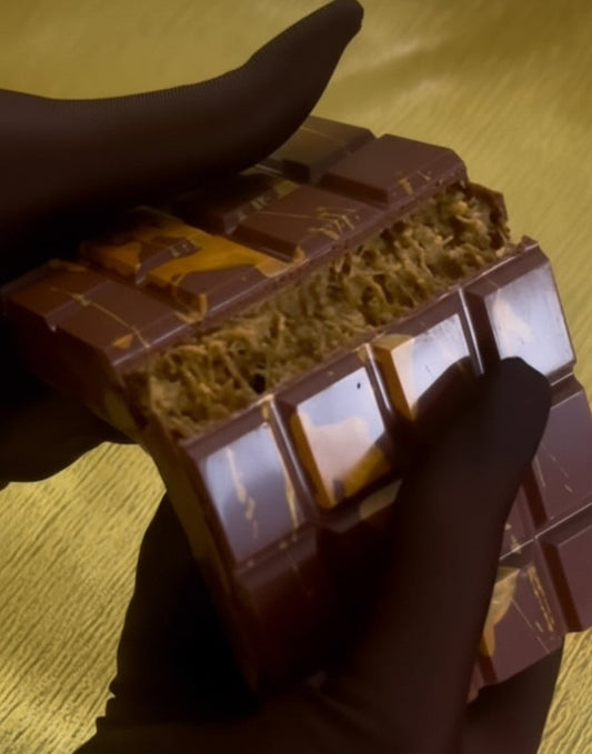 Dubai Gold Splatter Chocolate Bar